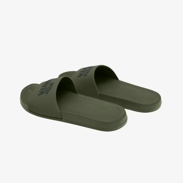 Klapki Kubota Basic khaki od strony pięty, uwydatniające solidną konstrukcję podeszwy oraz wewnętrzne profilowanie.
